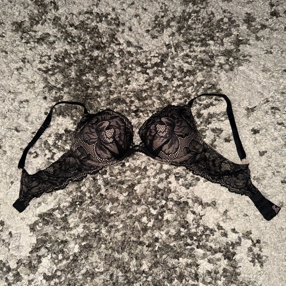 Victoria’s Secret Black Lace Padded Bra 32C